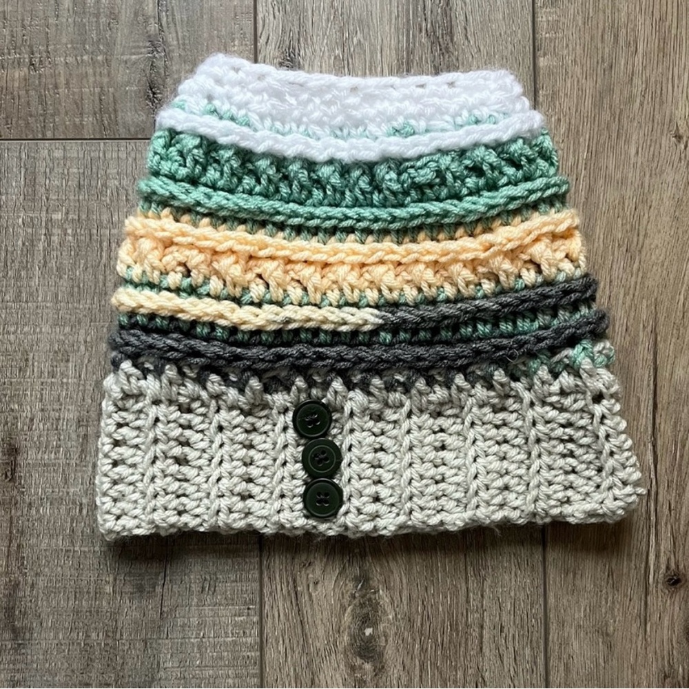 ⭐️FINAL PRICE Multicolor Knit ponytail/messy bun hat